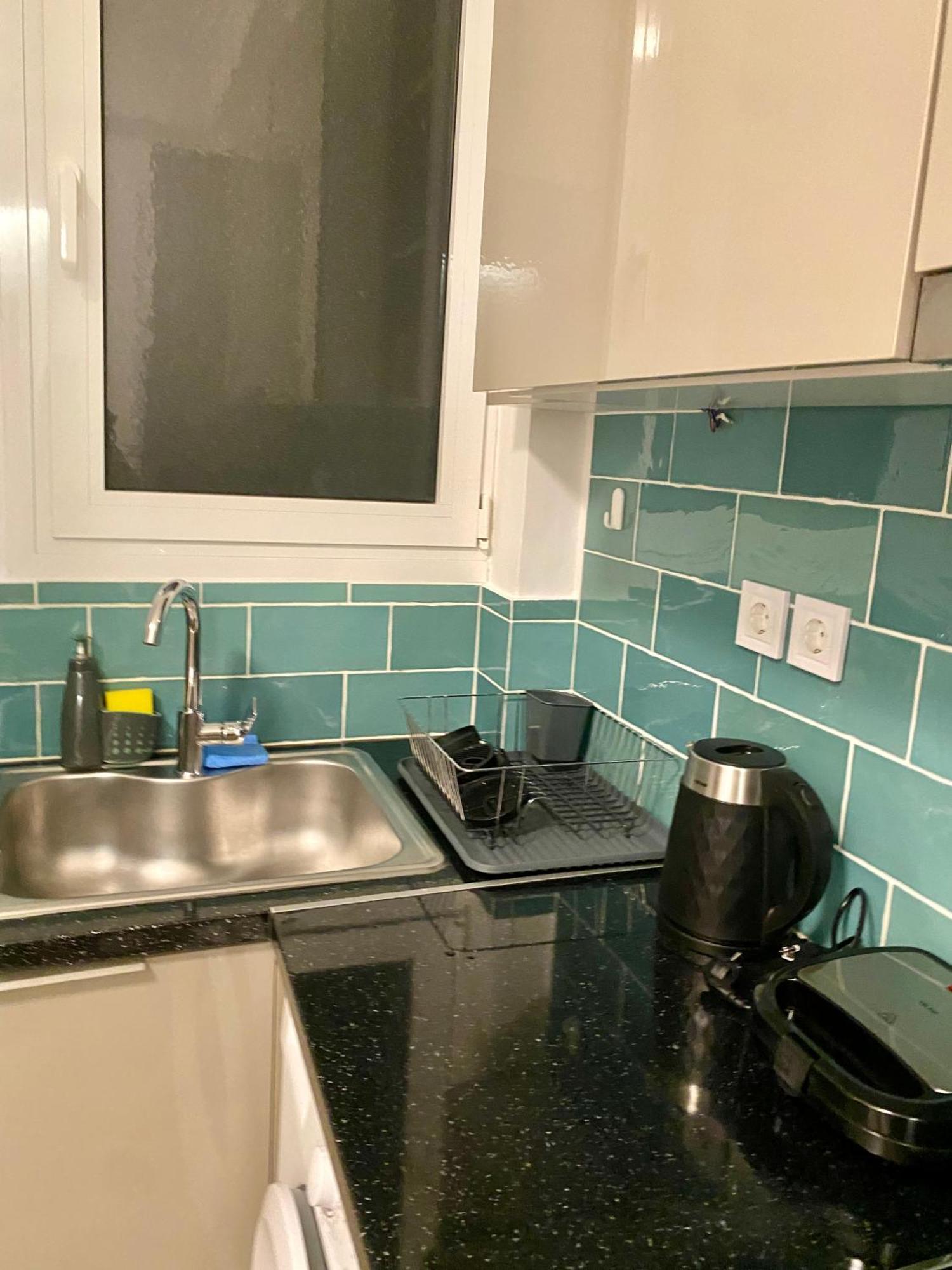 Antinoros Inn, Stylish Apartment,3' To Metro أثينا المظهر الخارجي الصورة